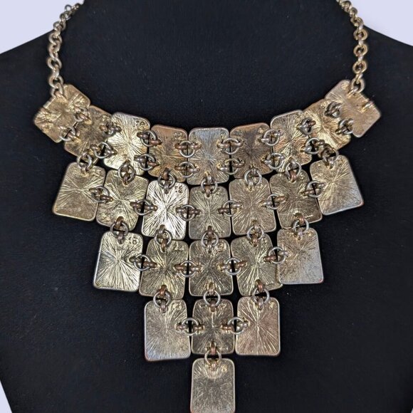 (2/$20) Bebe Hammered Bib Statement Necklace - Picture 4 of 7
